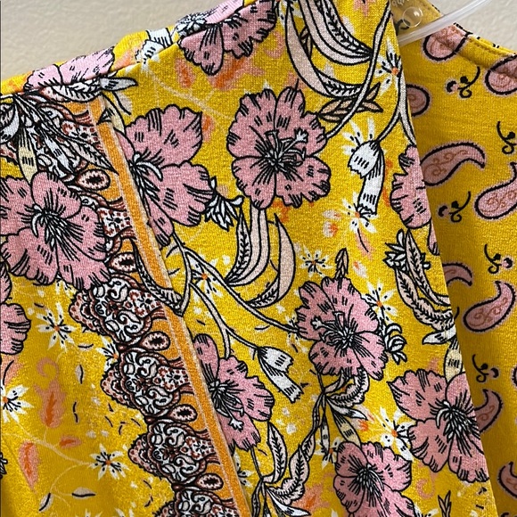 Hale Bob Yellow Wrap Blouse with Cap Sleeves and Tie Front - Picture 4 of 6